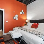 Luxury Urban 1Br King Bed-Parking - Heart Of Historic Germantown - Temple & Lasalle -105- Stay Long Term!