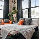 Luxury Urban 1Br King Bed-Parking - Heart Of Historic Germantown - Temple & Lasalle -105- Stay Long Term!