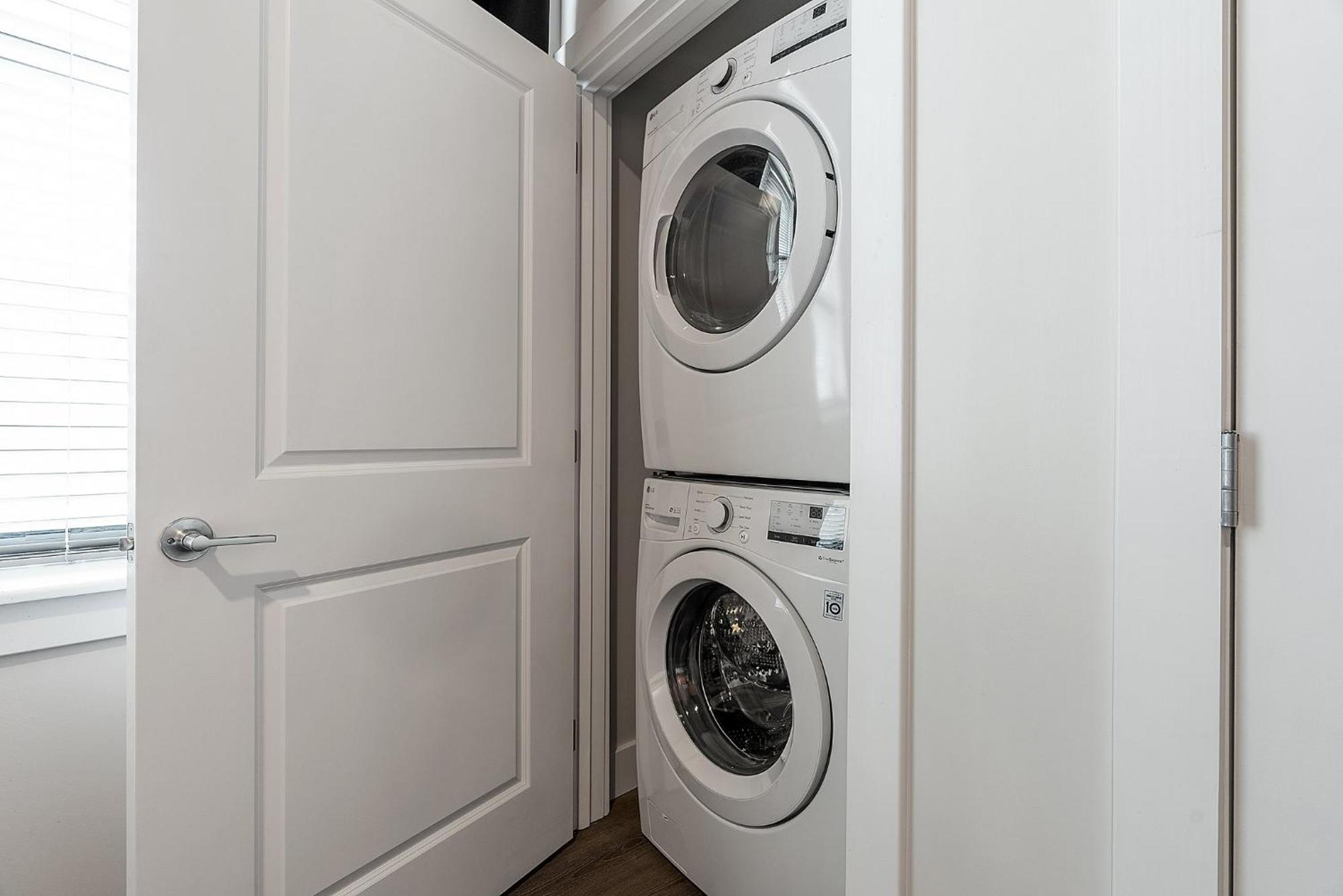 Luxury Urban 1br King Bed-parking - Heart Of Historic Germantown - Temple & Lasalle -105- Long Term! * Philadelphia