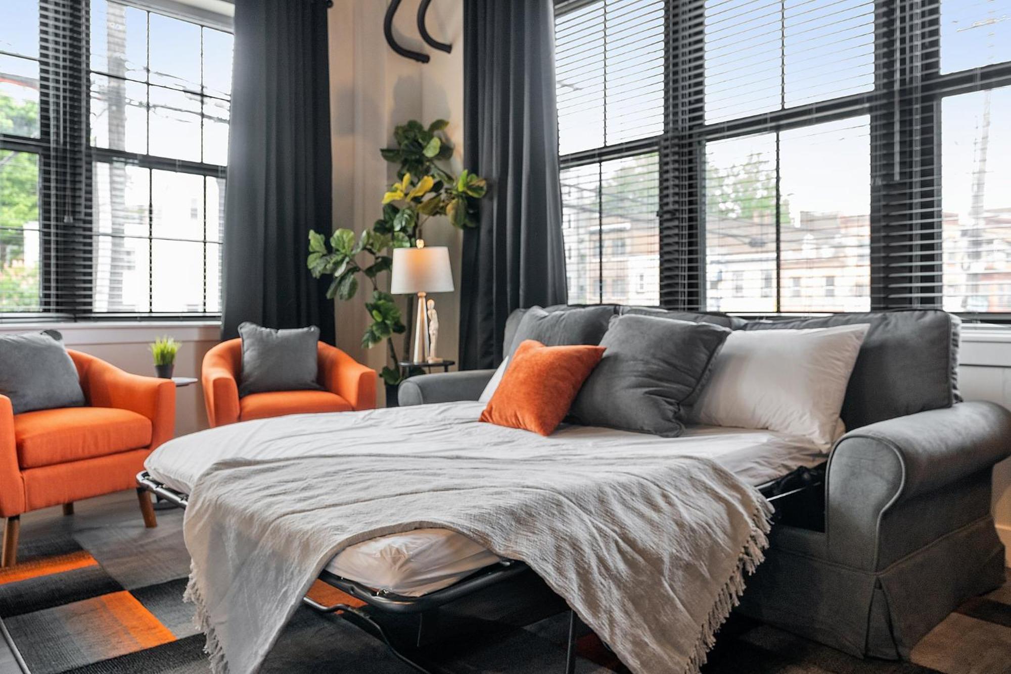 Luxury Urban 1br King Bed-parking - Heart Of Historic Germantown - Temple & Lasalle -105- Long Term! * Philadelphia