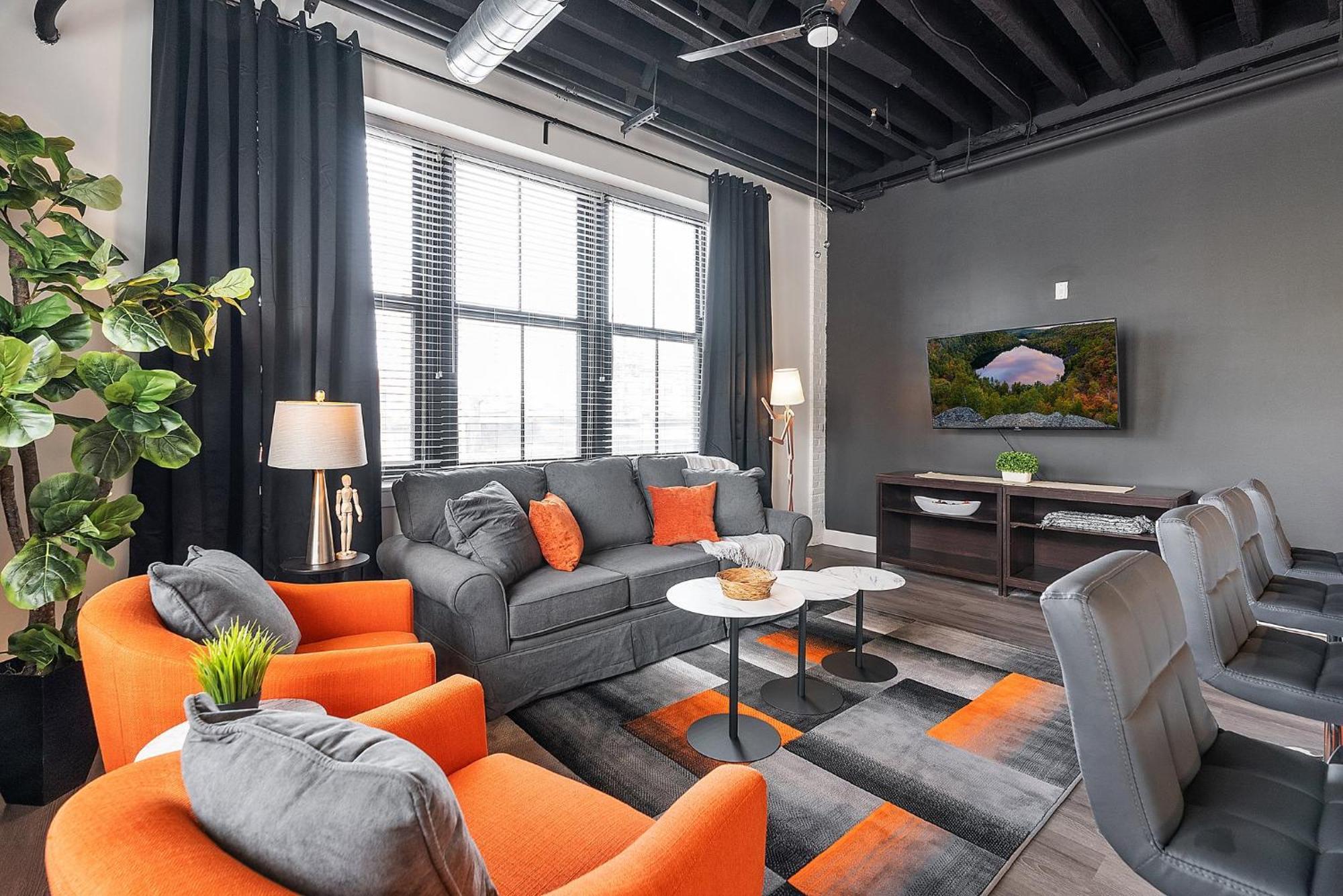 Luxury Urban 1br King Bed-parking - Heart Of Historic Germantown - Temple & Lasalle -105- Long Term! Apartment Philadelphia