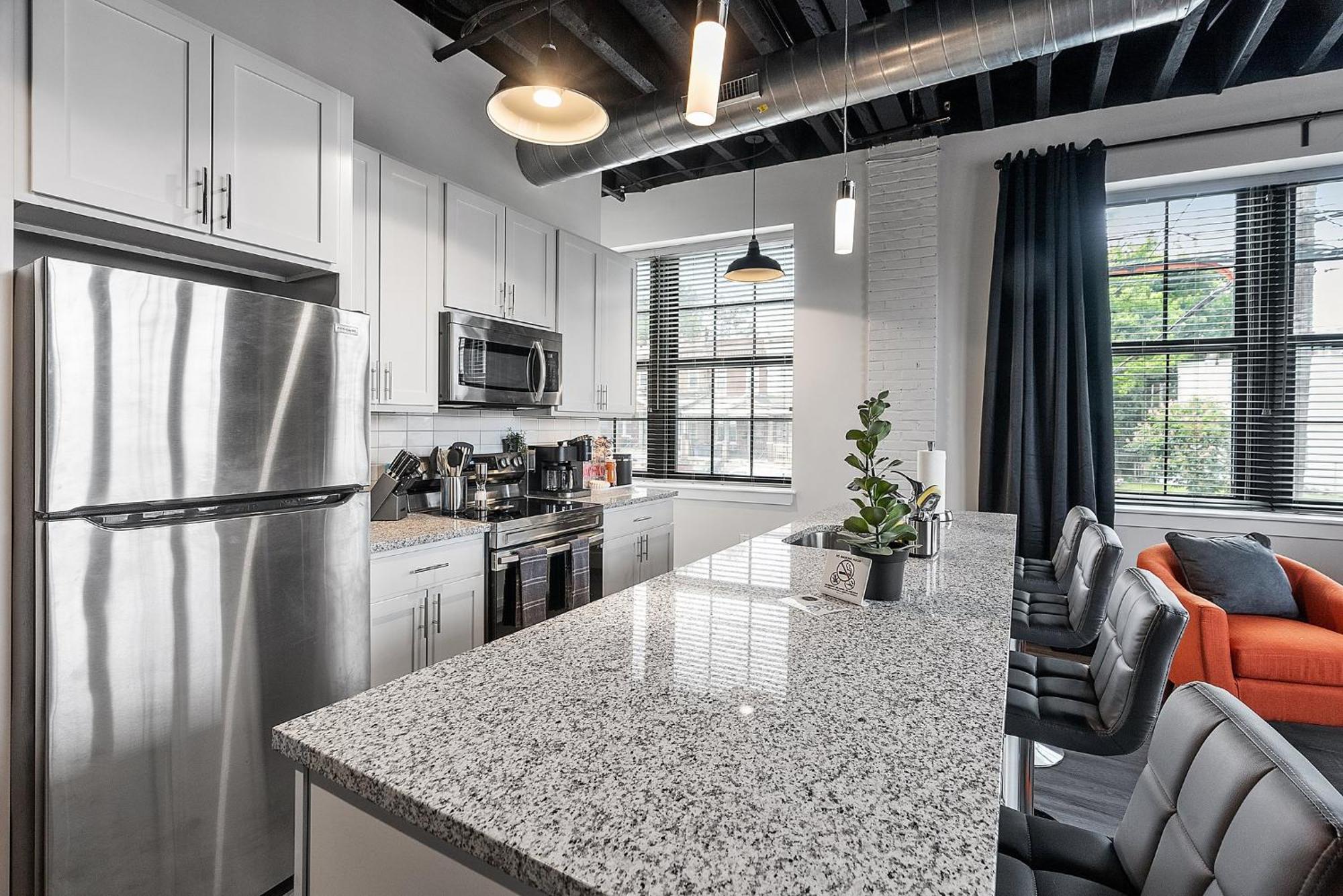 Luxury Urban 1br King Bed-parking - Heart Of Historic Germantown - Temple & Lasalle -105- Long Term! *