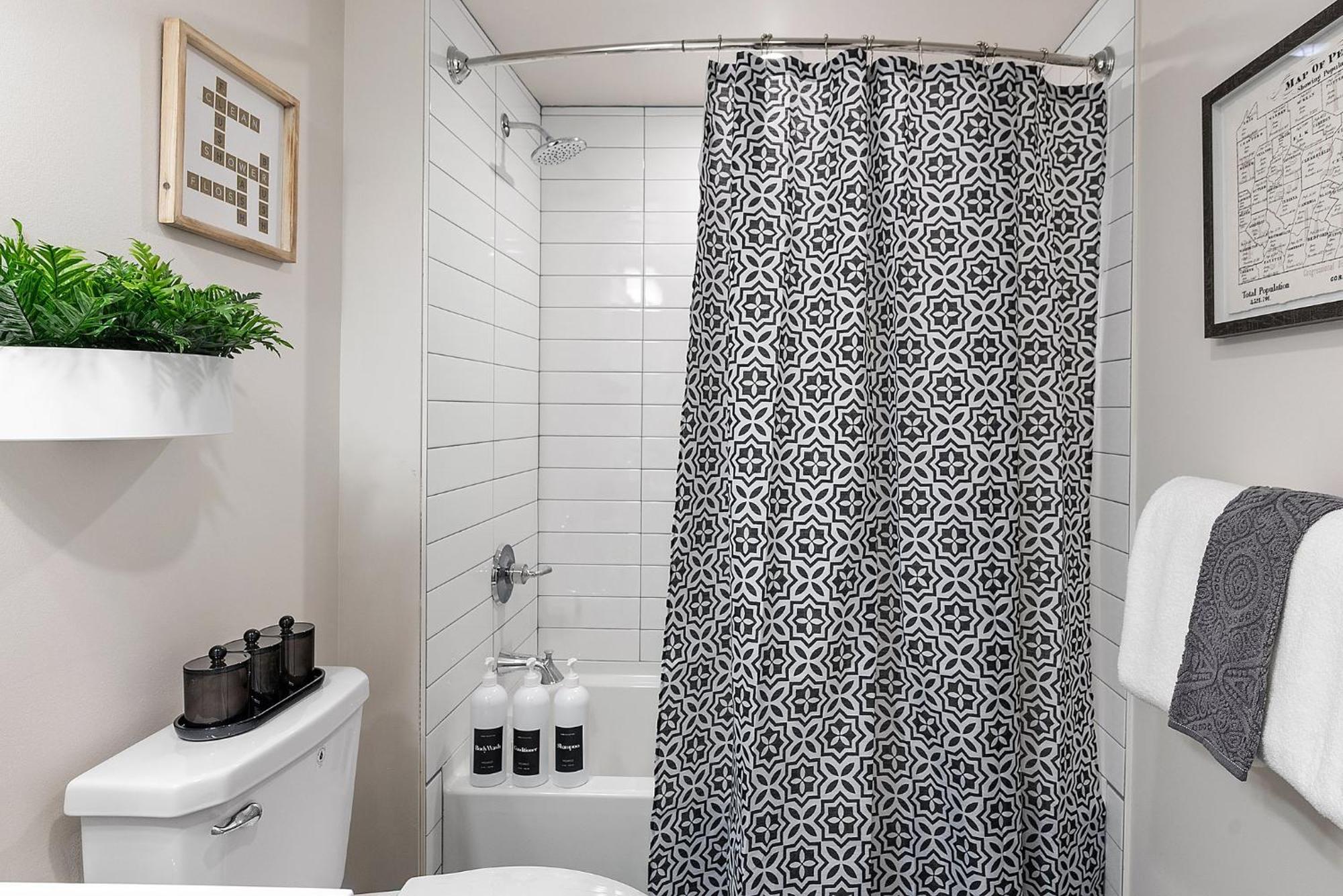 Luxury Urban 1br King Bed-parking - Heart Of Historic Germantown - Temple & Lasalle -105- Long Term! *